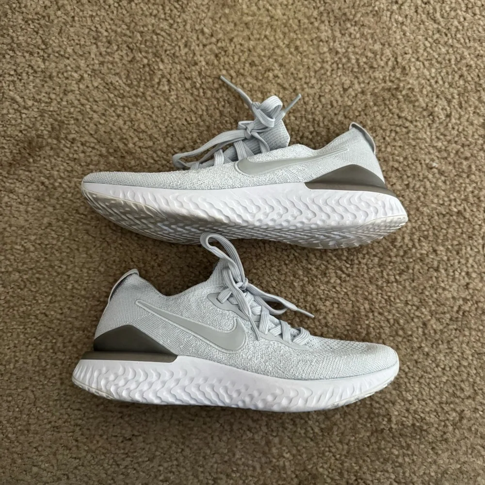 NIKE epic react flyknit running shoes - Picture 4 of 8
